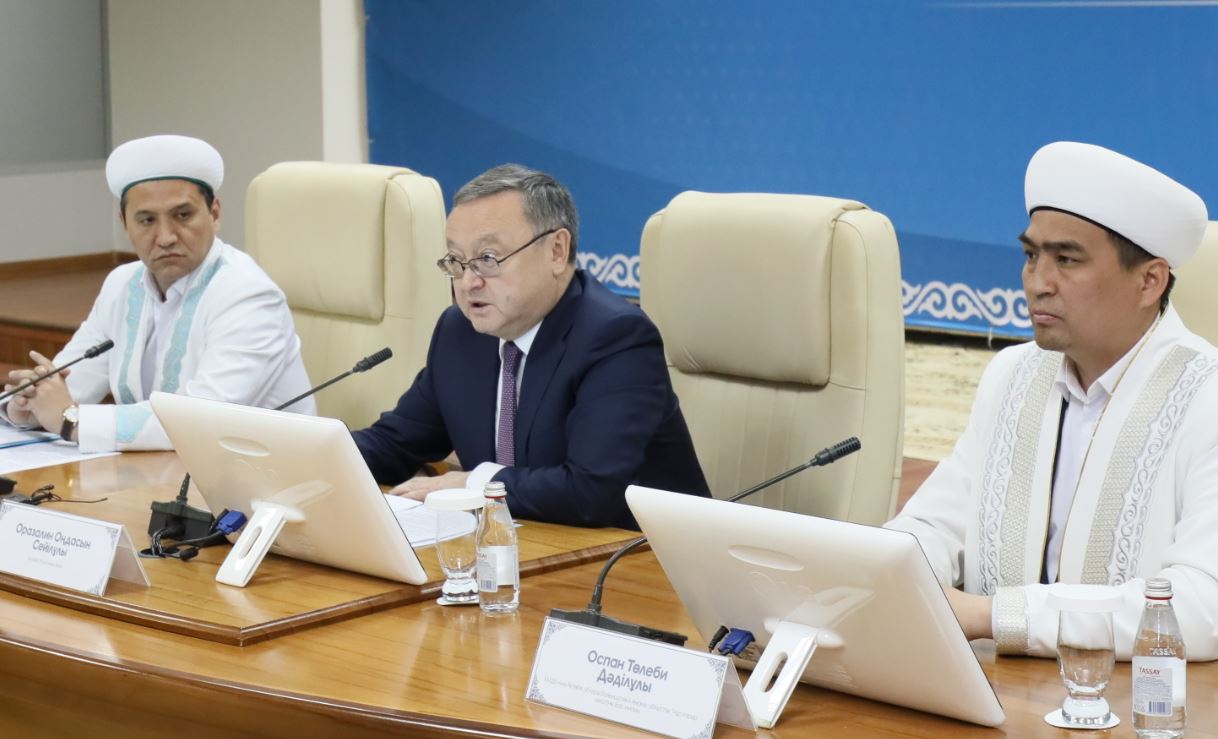 اقتوبە وبلىسىنىڭ اكىمى وڭداسىن ورازالين جەرگىلىكتى يمامدارمەن كەزدەستى