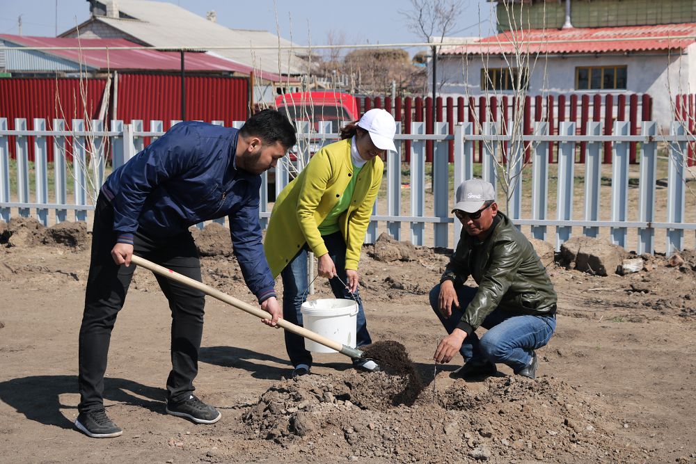 دوستىق باعىندا – جاس كوشەتتەر