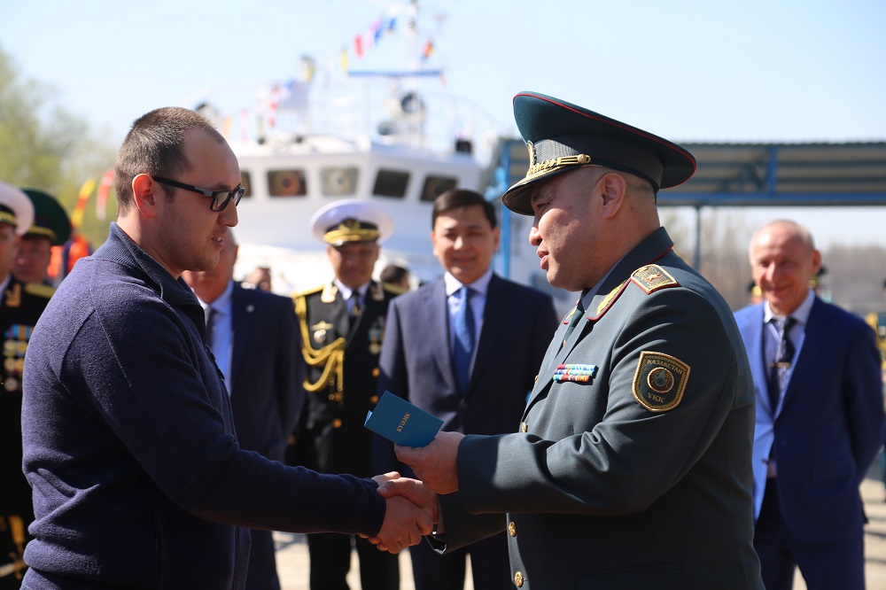 ورالدان شىققان وتىزىنشى كەمە