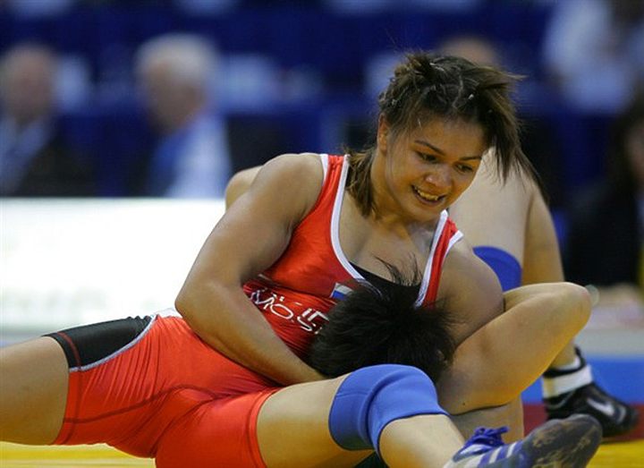 كۇرەس: ءۇش قىزىمىز قولا مەدال ءۇشىن تالاسادى