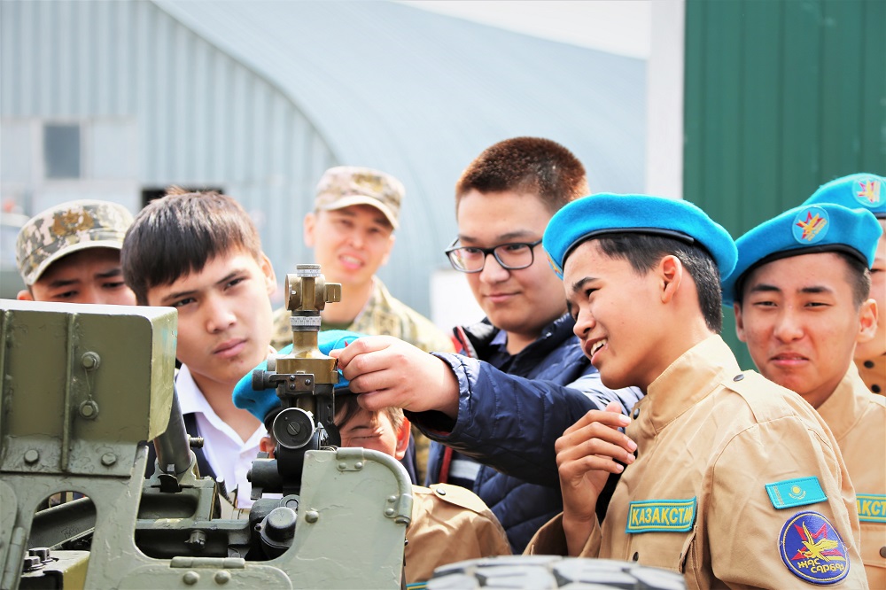 جاس پاتريوتتارعا اسكەري ءومىردىڭ ەرەكشەلىكتەرى تانىستىرىلدى