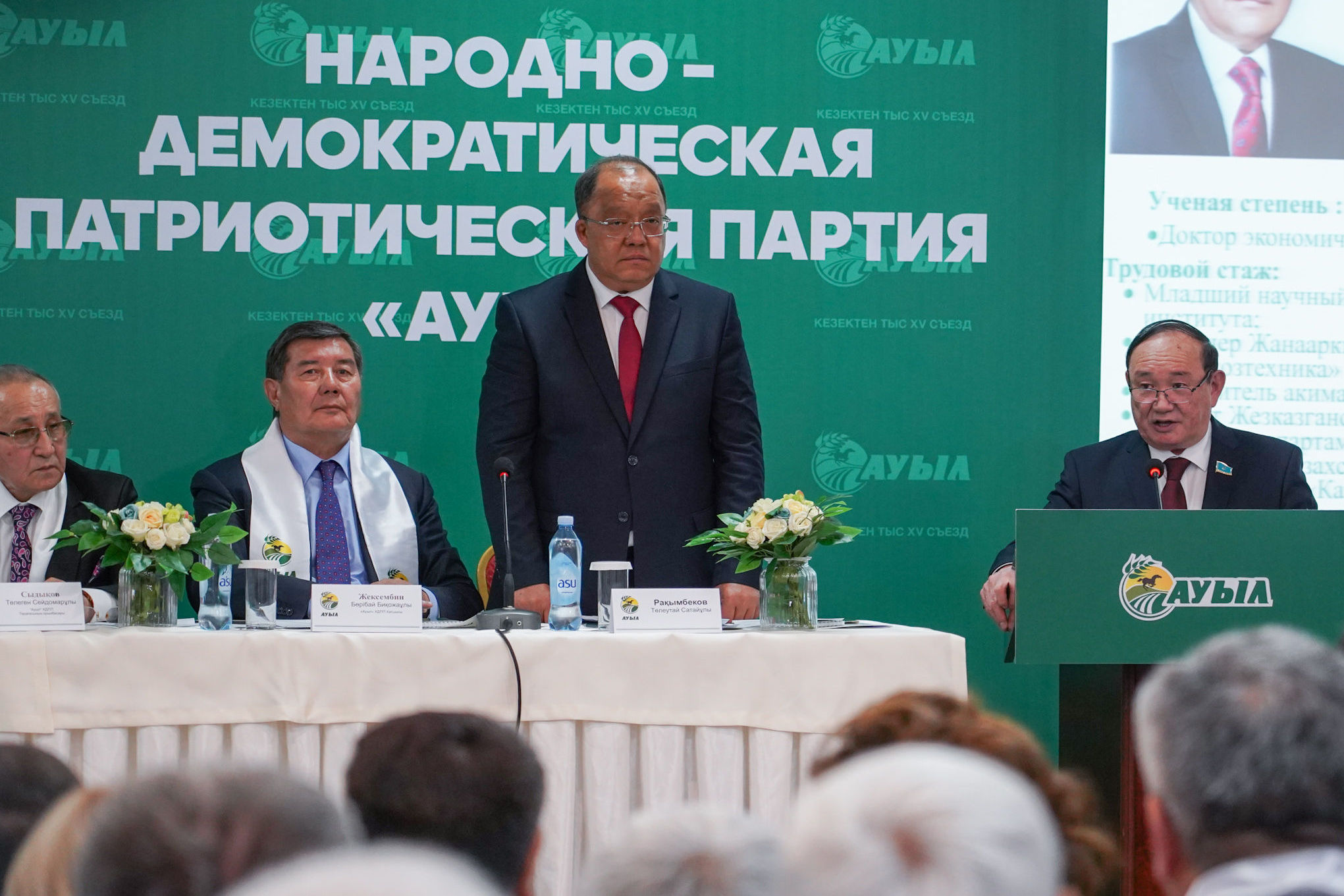 تولەۋتاي راقىمبەكوۆ مەملكەتتىك ءتىلدى ەركىن مەڭگەرگەن