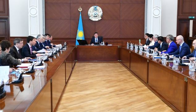 ا. مامين ستۋدەنتتەردىڭ جاتاقحانا ماسەلەسىن شەشۋدە ناقتى تاپسىرمالار بەردى