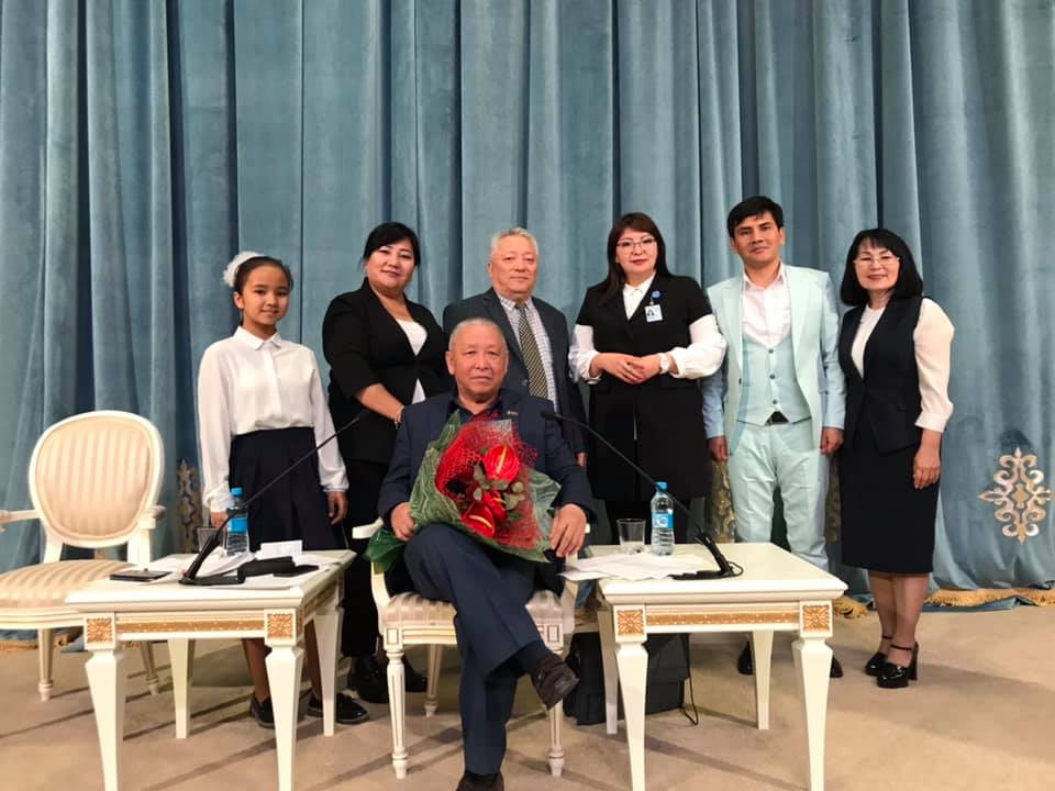 مەملەكەتتىك قىزمەتكەرلەر اقىن ەرەكەن قوراباەۆپەن كەزدەستى