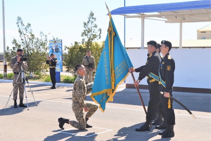 ەلىمىزدىڭ باتىسىندا مەرزىمدى قىزمەتتەگى اسكەري قىزمەتشىلەردى زاپاسقا  شىعارۋ باستالدى