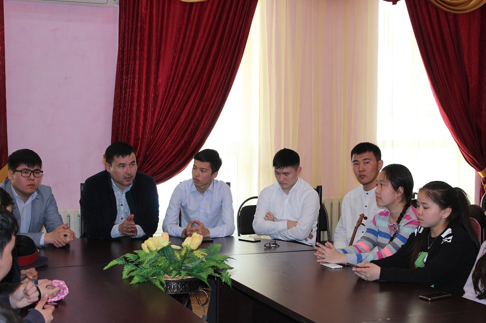 «اداي اتا – وتپان تاۋ» كەشەنىندە جاس اقىندار باس قوستى