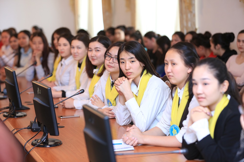 قىزدار ۋنيۆەرسيتەتىندە «ۇرپاقتار ساباقتاستىعى» اتتى جوبا باستاۋ الدى