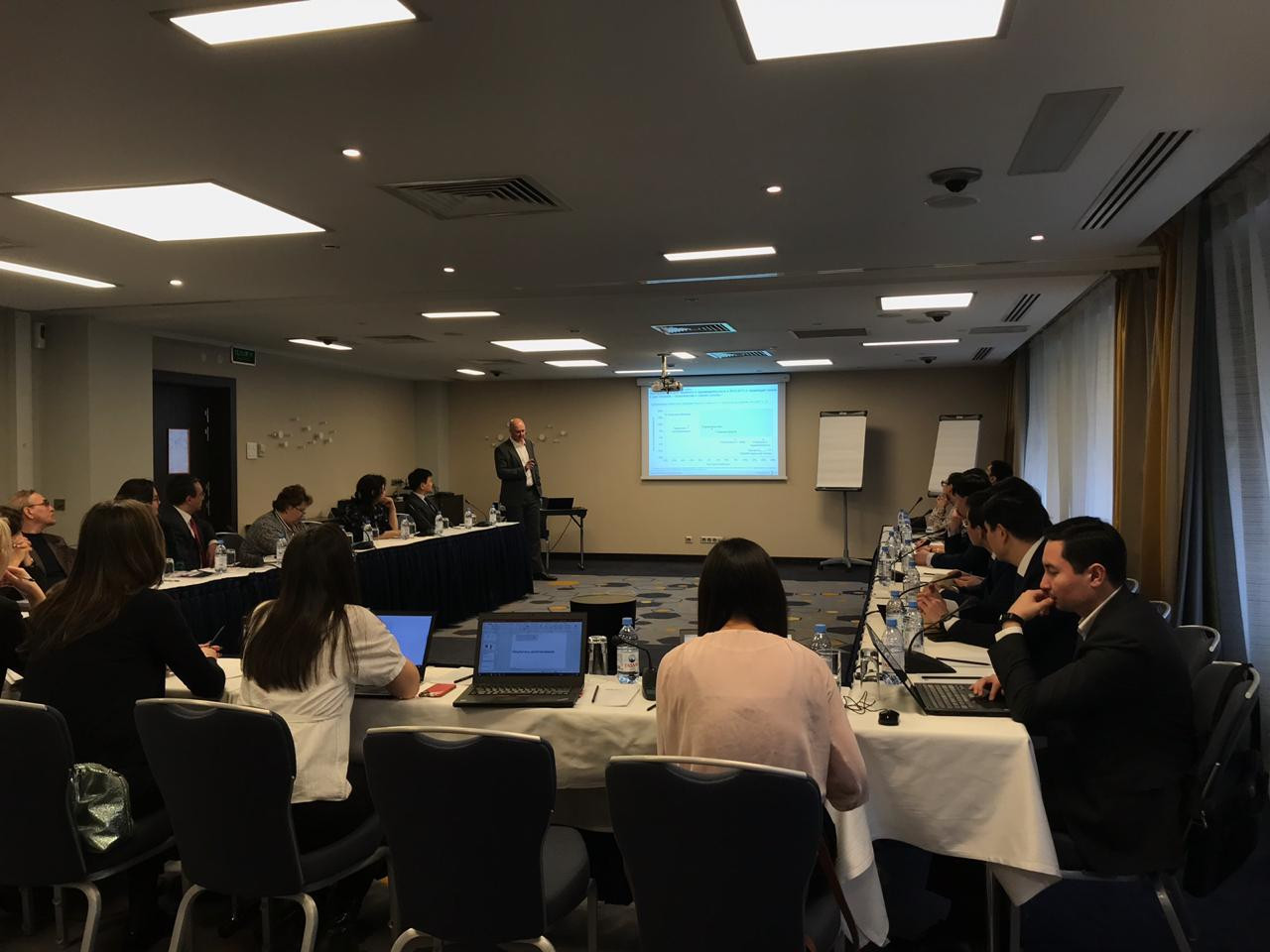 ەلوردادا قالانىڭ ءوسىم كورسەتكىشتەرى تۋرالى دوڭگەلەك ۇستەل ءوتتى