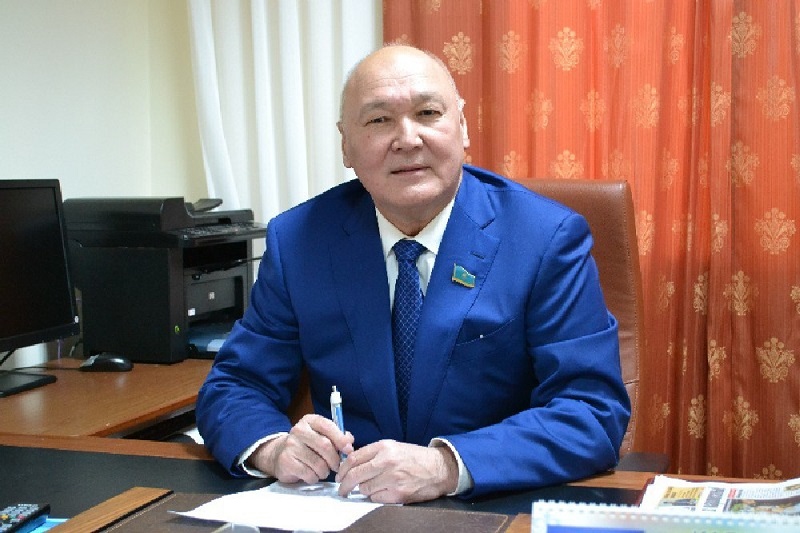 پرەزيدەنتتىككە كانديدات رەتىندە ۇسىنىلعان جۇماتاي اليەۆ مەملەكەتتىك ءتىلدى ەركىن مەڭگەرمەگەن