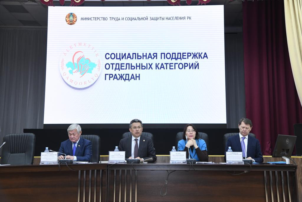 باقىت سۇلتانوۆ الماتى اۋدانىنىڭ كوپبالالى انالارىمەن كەزدەستى