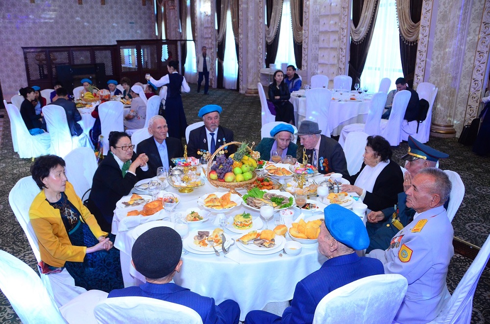 شىمكەنتتە  ۇلى وتان سوعىسى جانە تىل ارداگەرلەرىنە قۇرمەت كورسەتىلدى