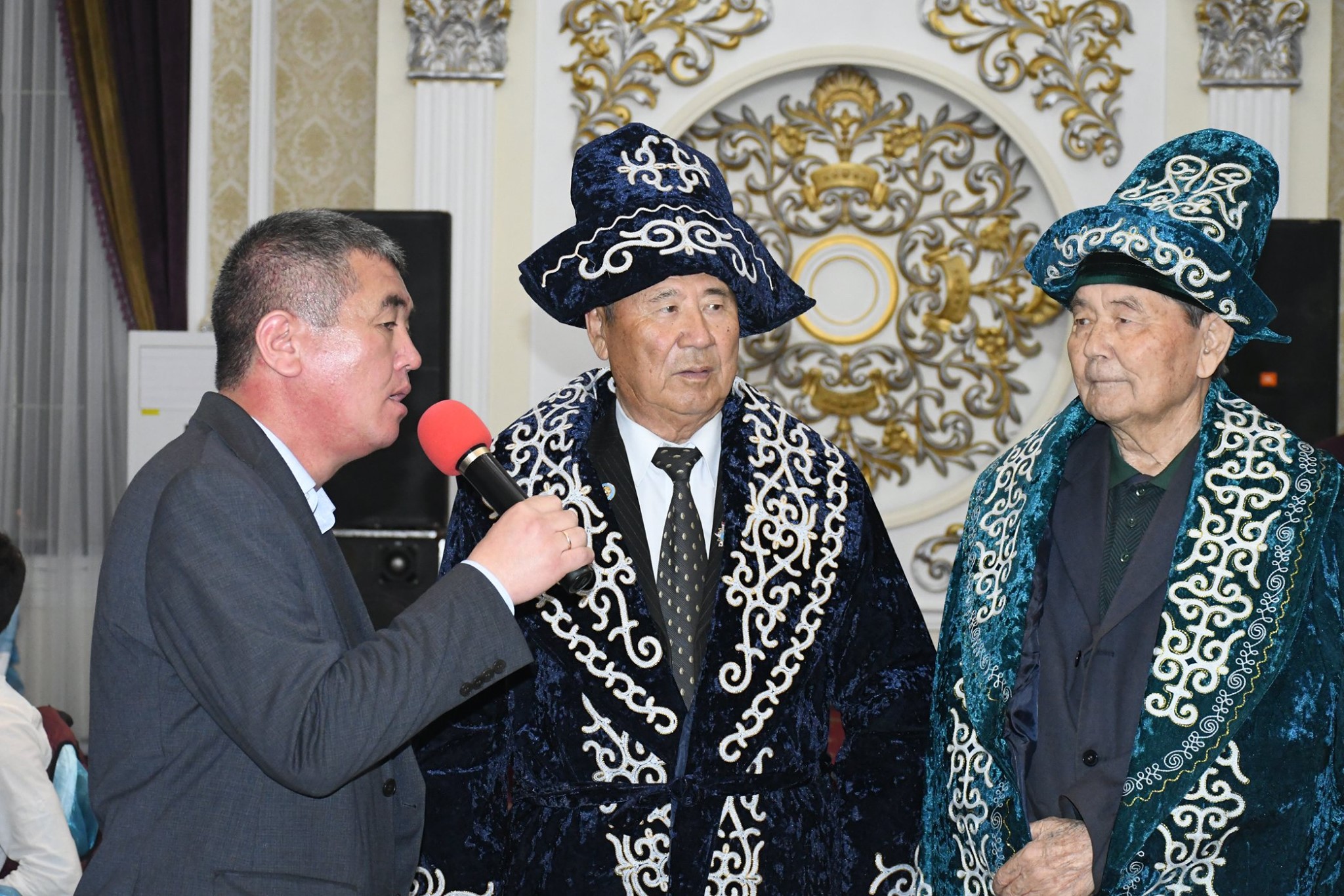 تۇركىستاندا «Egemen Qazaqstan» گازەتىندە ەڭبەك ەتكەن ارداگەر جۋرناليستەرگە قۇرمەت كورسەتىلدى