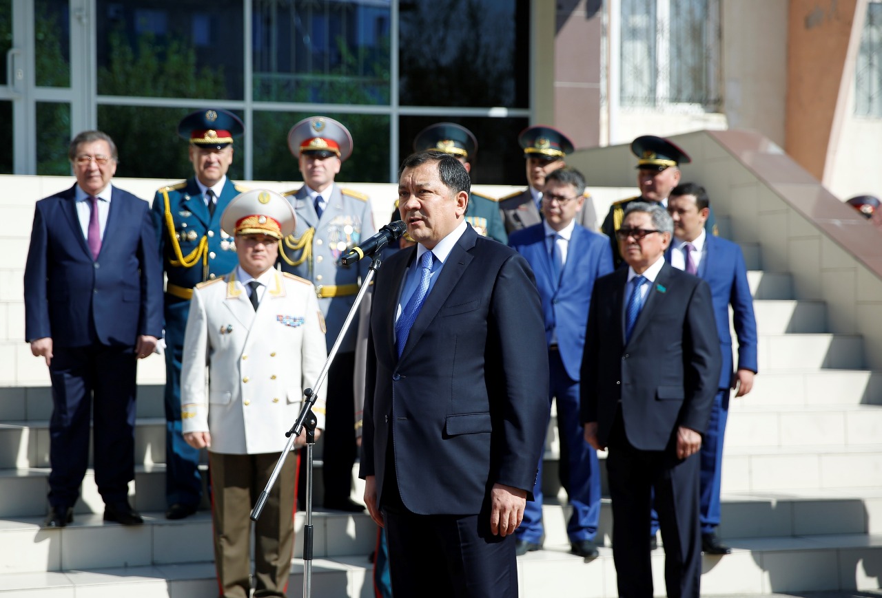 اتىراۋدا پوليتسيا قىزمەتكەرلەرىنە ارنالعان مەموريالدى ەسكەرتكىش تاقتاسى اشىلدى