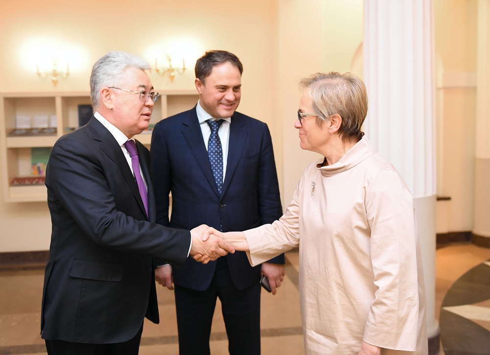 بەيبىت اتامقۇلوۆ ينگيبيورگ سولرۋن گيسلادوتتيرمەن كەزدەسۋ وتكىزدى