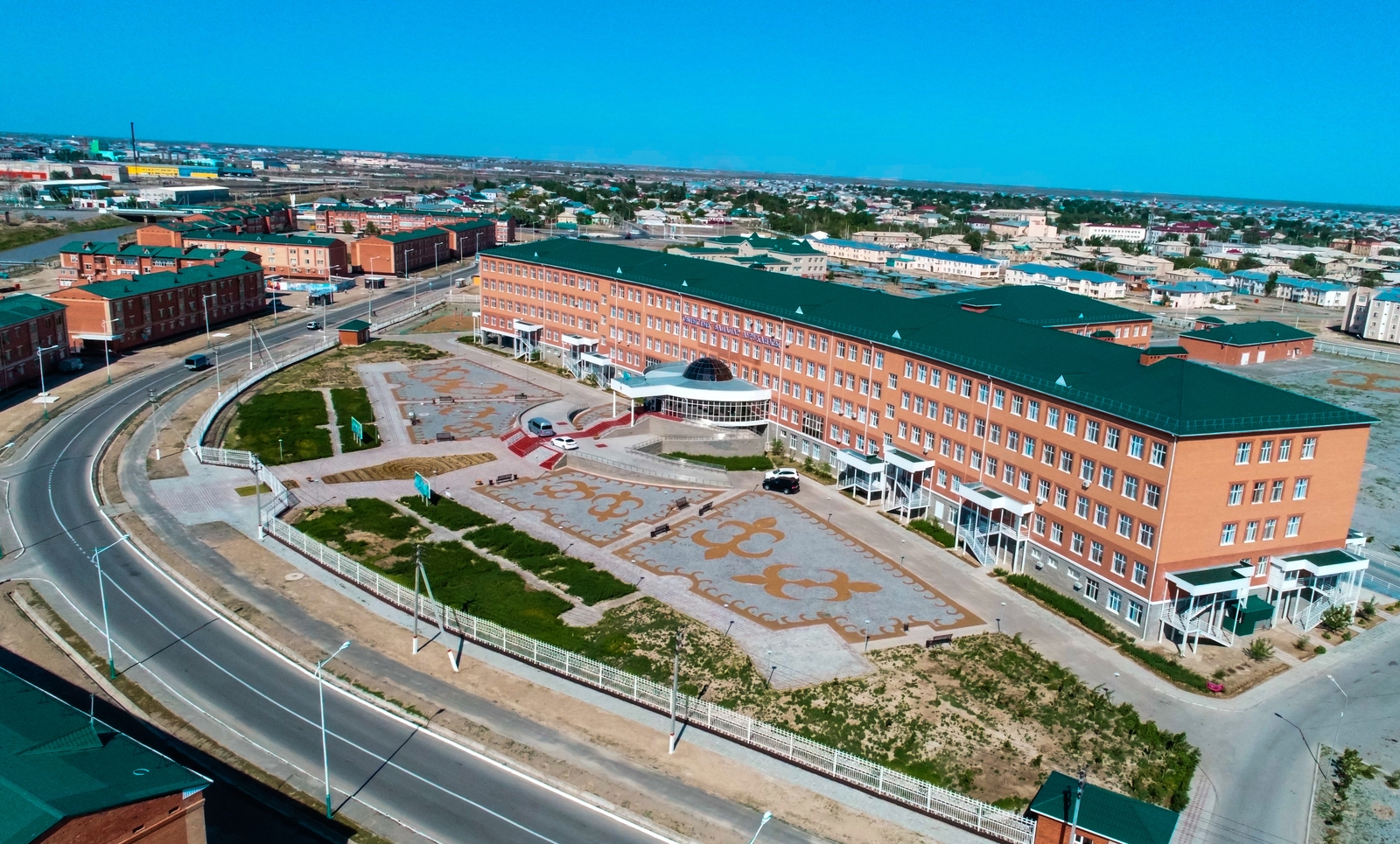 قازاقستان پرەزيدەنتى جۇمىس بارىسىندا وبلىستىق بەيىندى بالالار اۋرۋحاناسىندا بولدى