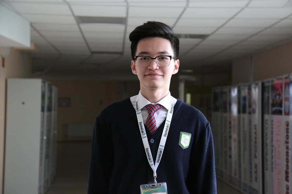 اعىلشىن تىلىندە اڭگىمە جازعان اسپارۋح اقش-قا بارادى