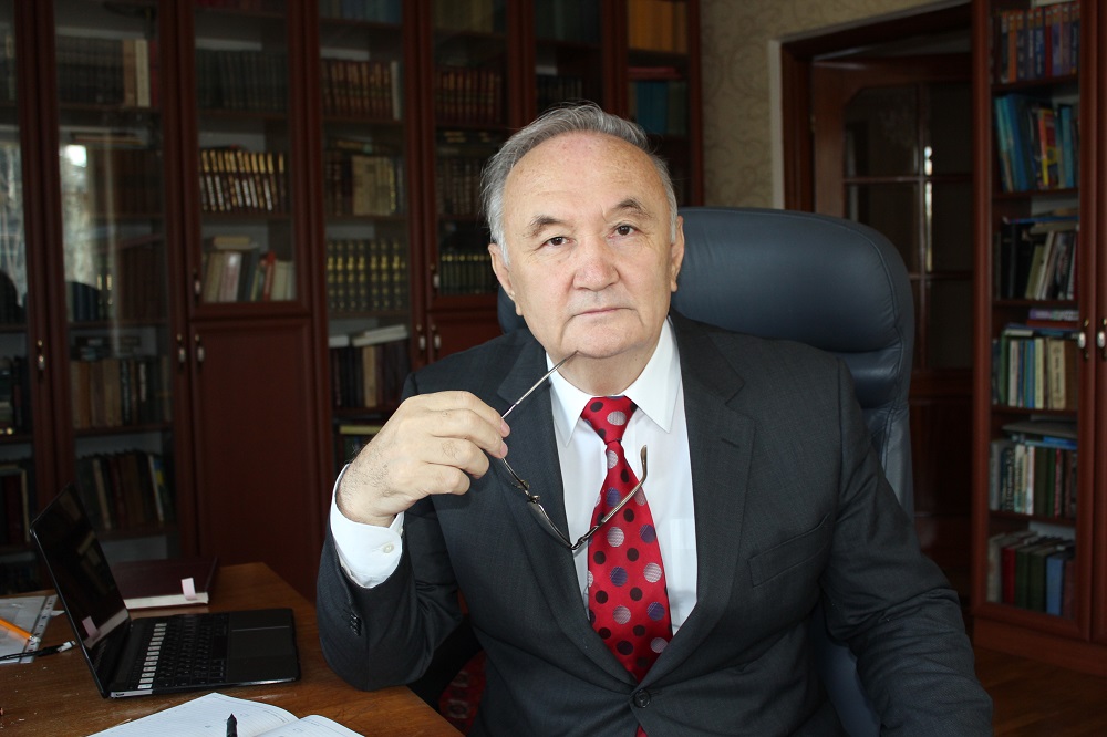 كورنەكتى اقىن ەسەنعالي راۋشانوۆ تمد سىيلىعىنا يە بولدى