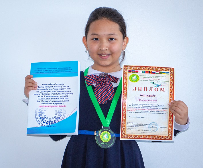 جەتىسۋدىڭ بالى جايلى عىلىمي جۇمىس حالىقارالىق بايقاۋدا باس جۇلدە الدى