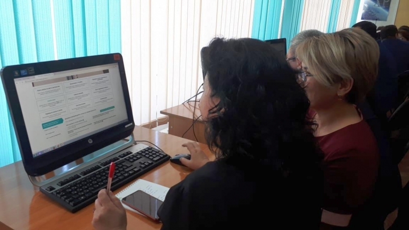 قاراعاندىلىق وقۋشىلار مەكتەپكە ونلاين رەجىمىندە ورنالاستىرىلادى