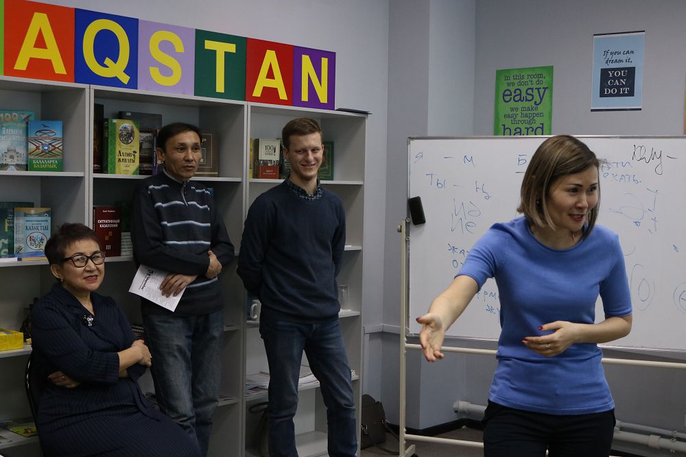 قاراعاندىداعى «مامىلە» كلۋبىنىڭ تانىمالدىعى ارتىپ كەلەدى