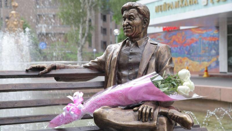 الماتىدا شاكەن ايمانوۆتىڭ ءمۇسىنى ورناتىلدى