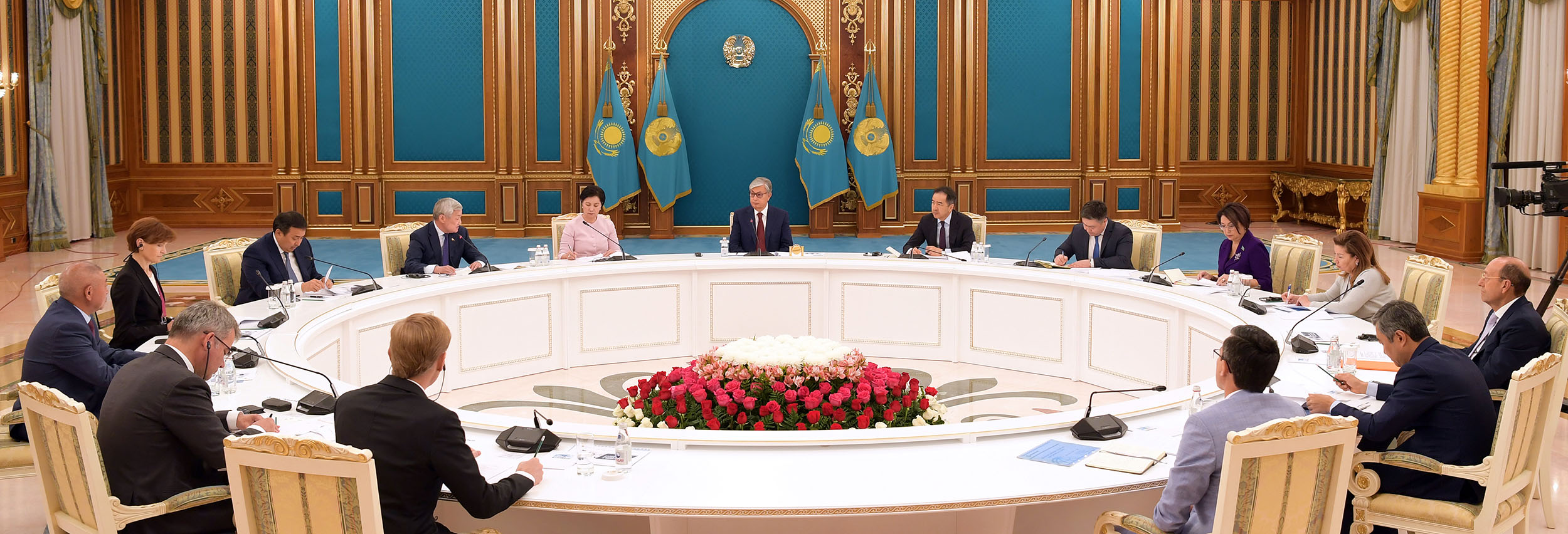 قاسىم-جومارت توقاەۆ ەڭبەك جانە جۇمىسپەن قامتۋ ماسەلەلەرى بويىنشا جيىن وتكىزدى