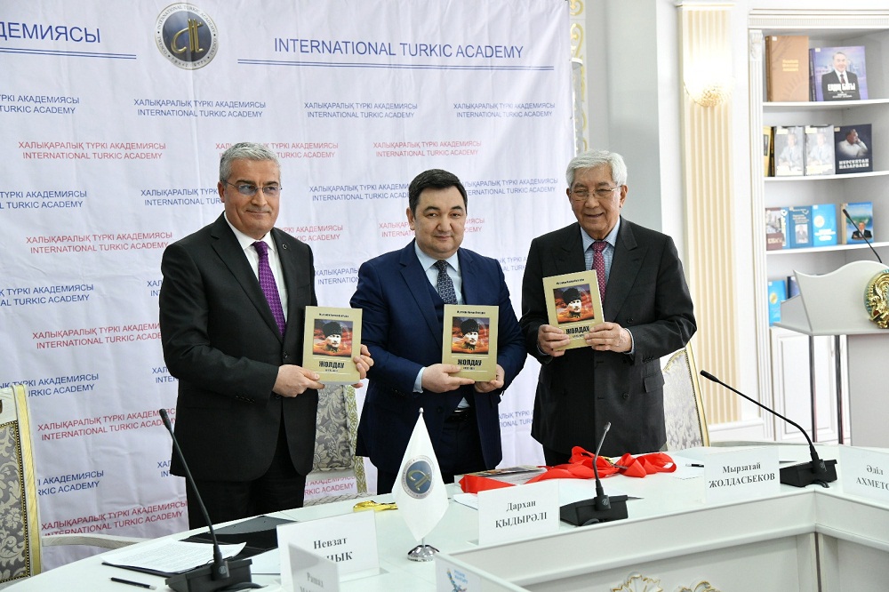 اتاتۇرىكتىڭ «جولداۋ» كىتابى قازاق تىلىنە اۋدارىلدى