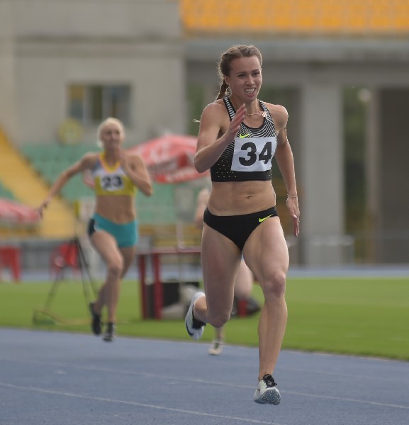 جەڭىل اتلەتتەر جارىس جولىنا شىعادى