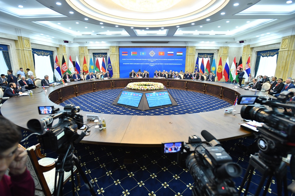 سەرگەي گروموۆ ۇجىمدىق قاۋىپسىزدىك تۋرالى شارت ۇيىمى پارلامەنتتىك اسسامبلەياسى كەڭەسىنىڭ وتىرىسىنا قاتىستى