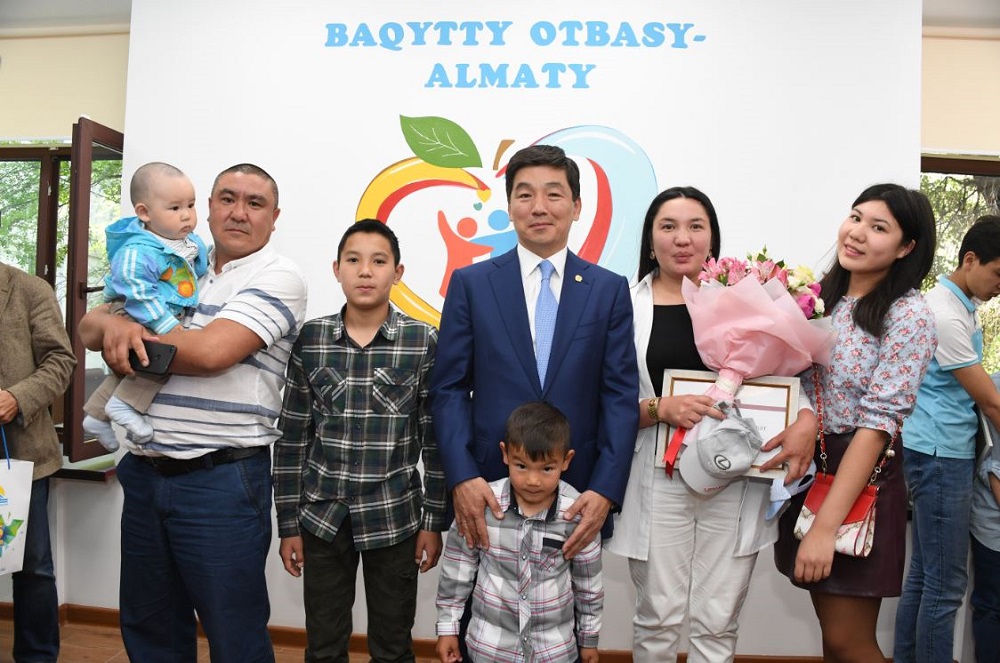 الماتىدا كوپبالالى انالارعا پاتەر كىلتى تابىستالدى