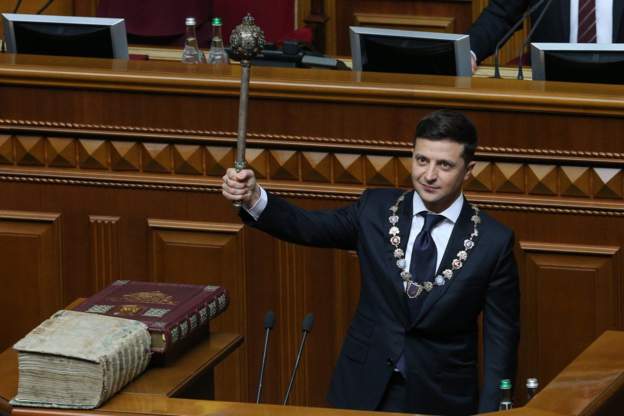 ۆلاديمير زەلەنسكي ۋكراينا پرەزيدەنتى قىزمەتىنە كىرىستى