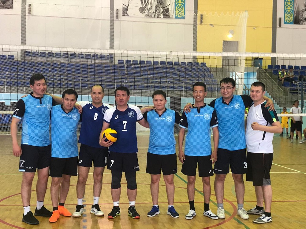 ماڭعىستاۋدا مەملەكەتتىك قىزمەتكەرلەر اراسىندا ۆولەيبولدان جارىس ءوتتى