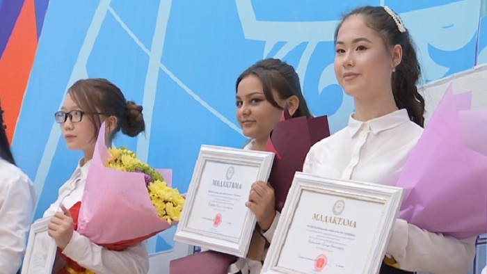 الماتىلىق مەكتەپ وقۋشىسى ءبىلىم گرانتىن جەڭىپ الدى