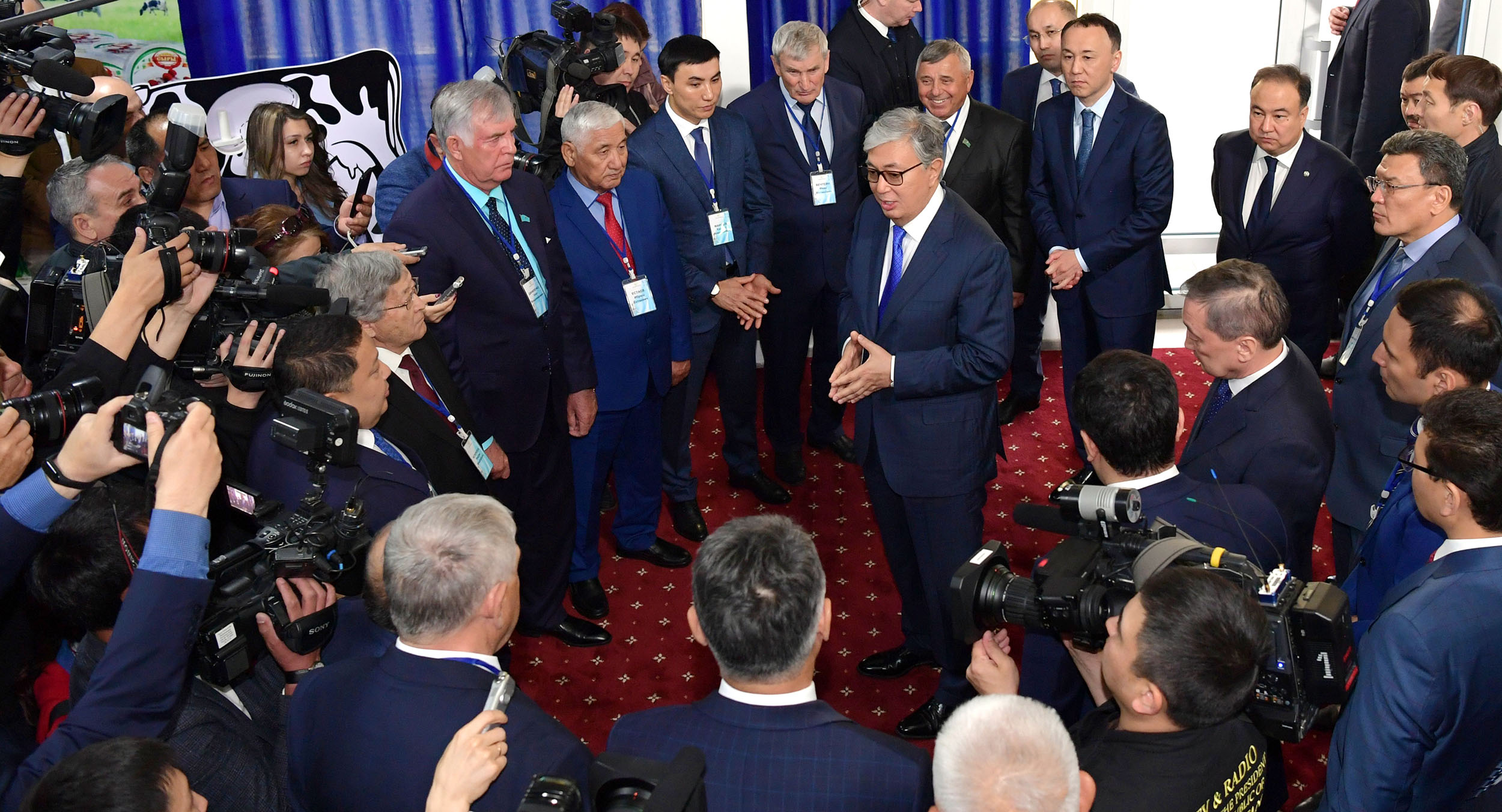 قازاقستان پرەزيدەنتى «ولجا سادچيكوۆسكوە» جاۋاپكەرشىلىگى شەكتەۋلى سەرىكتەستىگىنىڭ ءسۇت فەرماسىنا باردى