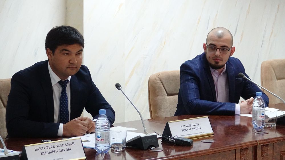 اسسامبلەيا وكىلدەرى زيالى قاۋىممەن كەزدەستى