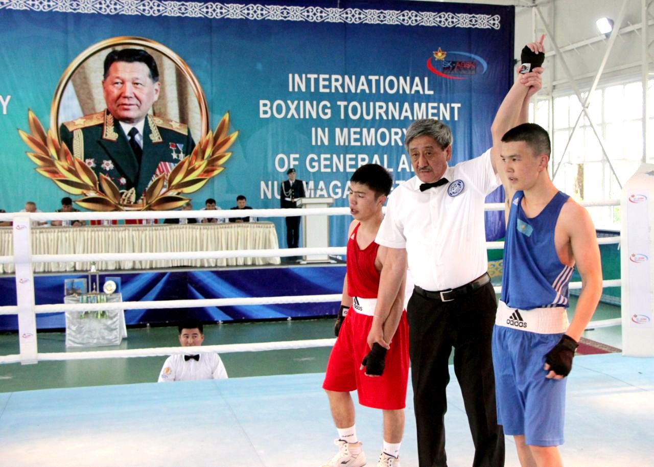 بوكس: حالىق قاھارمانىن ەسكە الۋدا