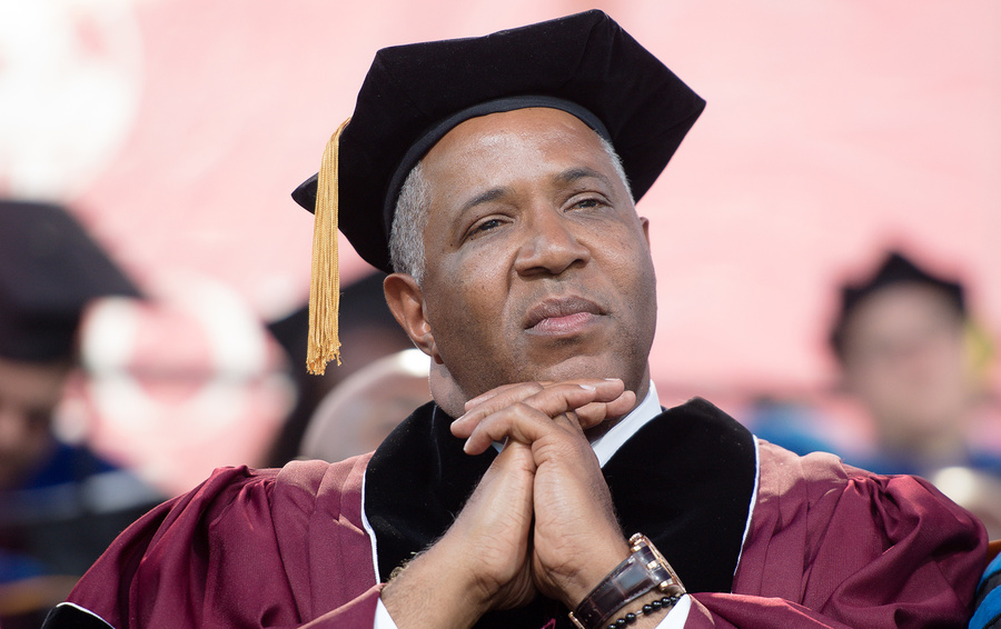 امەريكالىق ميللياردەر ستۋدەنتتەردىڭ قارىزىن تولەپ بەرەدى