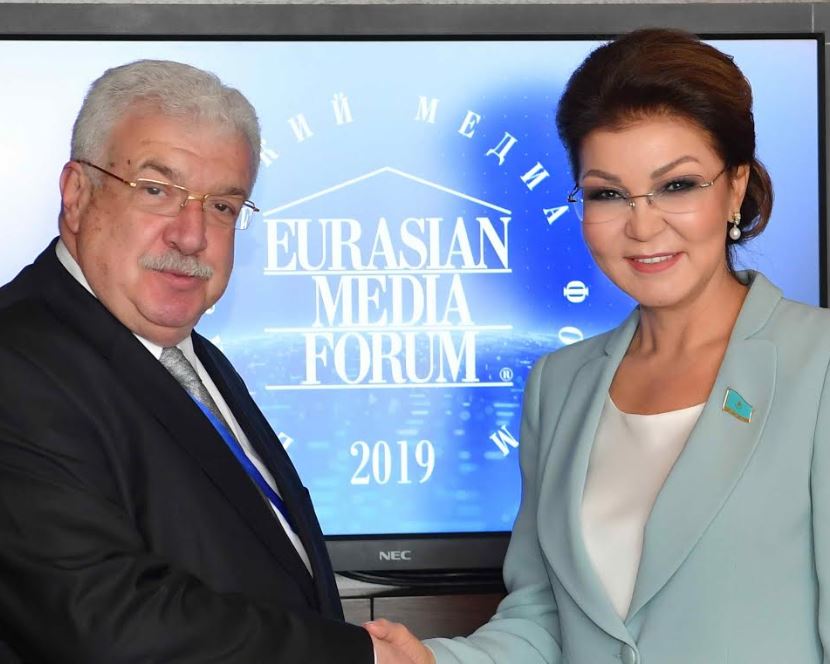 داريعا نازارباەۆا ميحايل گۋسمانمەن كەزدەستى