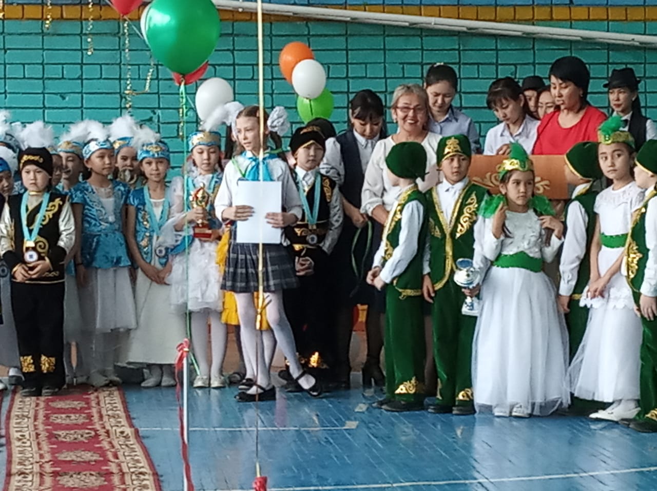 سەمەيدەگى №3 مەكتەپتە دارىندى وقۋشىلار ماراپاتتالدى