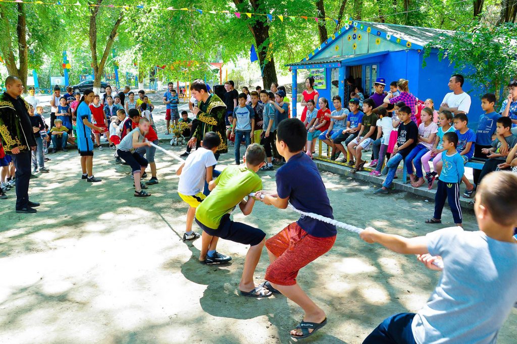 شىمكەنت: 7241 وقۋشى جازعى لاگەرلەردە دەمالادى