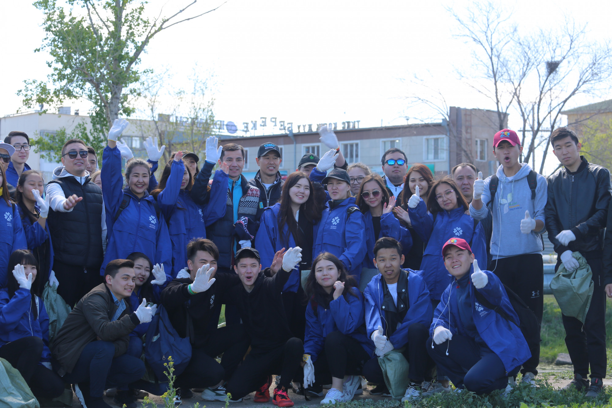 ەلوردا تۇرعىندارى سارىبۇلاق وزەنىنىڭ جاعاسىن تازالادى