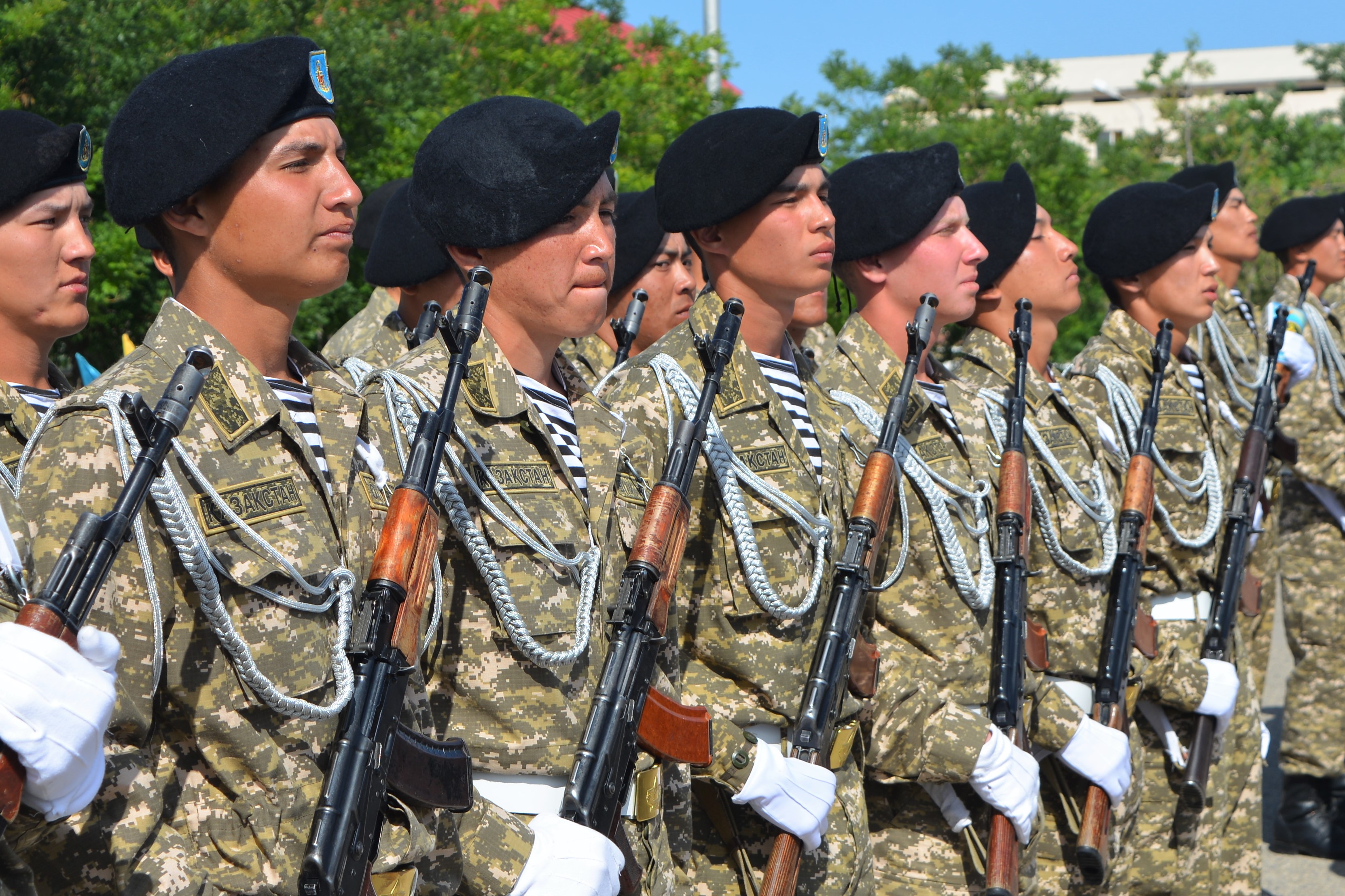 «باتىس» وڭىرلىك قولباسشىلىعىنىڭ 700 جاس ساربازى اسكەري انت قابىلدادى