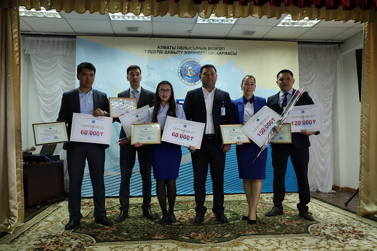 مەملەكەتتىك قىزمەتشىلەر «ءتىل شەبەرى» بايقاۋىندا باق سىنادى