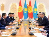 قاسىم-جومارت توقاەۆ قىرعىز رەسپۋبليكاسىنىڭ پرەزيدەنتى سوورونباي جەەنبەكوۆپەن كەزدەستى