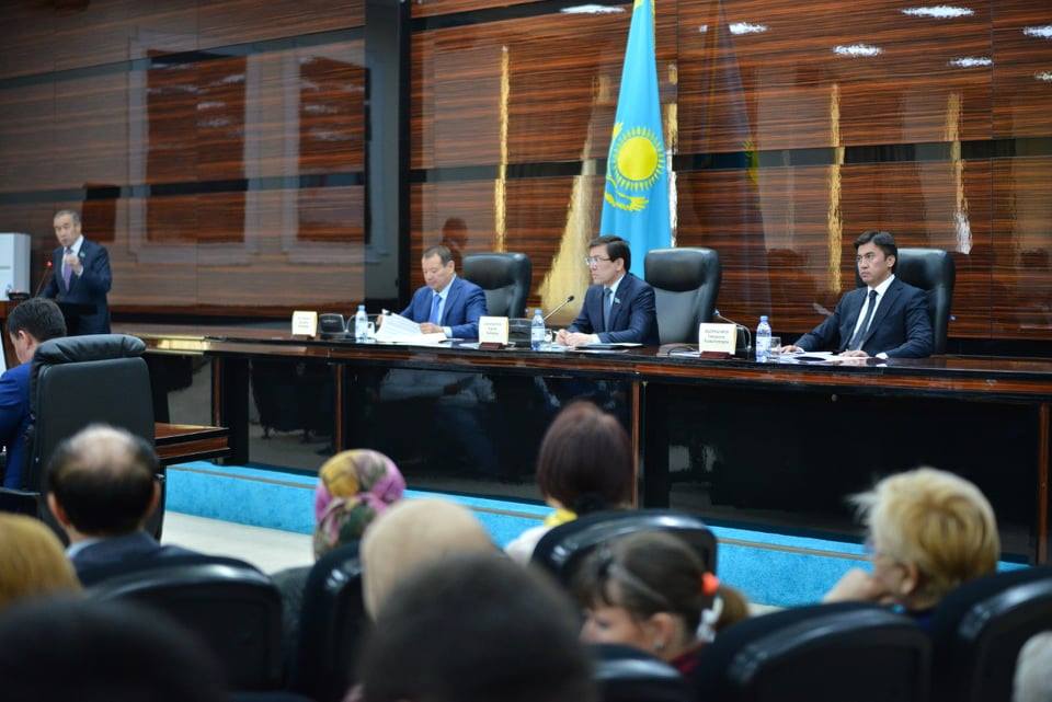 شىمكەنتتە تۇرعىن ءۇي ماسەلەسى تۋرالى زاڭ جوباسى تالقىلاندى