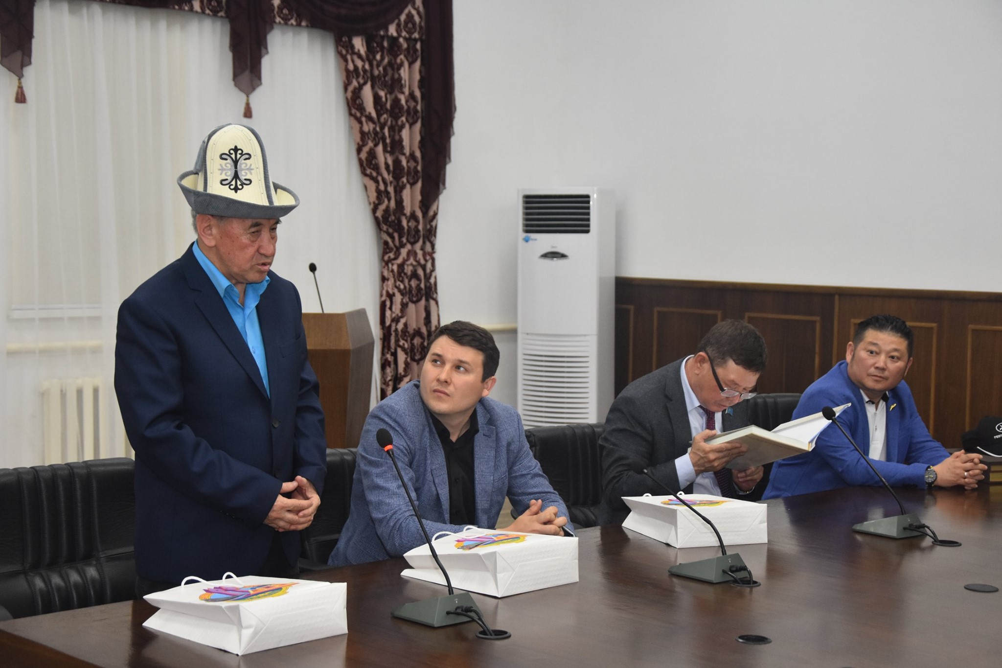 حالىقارالىق فەستيۆال ءوتىپ جاتىر