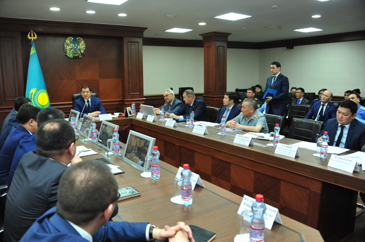 بۋكمەكەرلىك كەڭسەلەردى جابا المايمىز, بىراق ولار قۇقىقتىق الاڭدا جۇمىس ىستەۋى كەرەك - نوعاەۆ