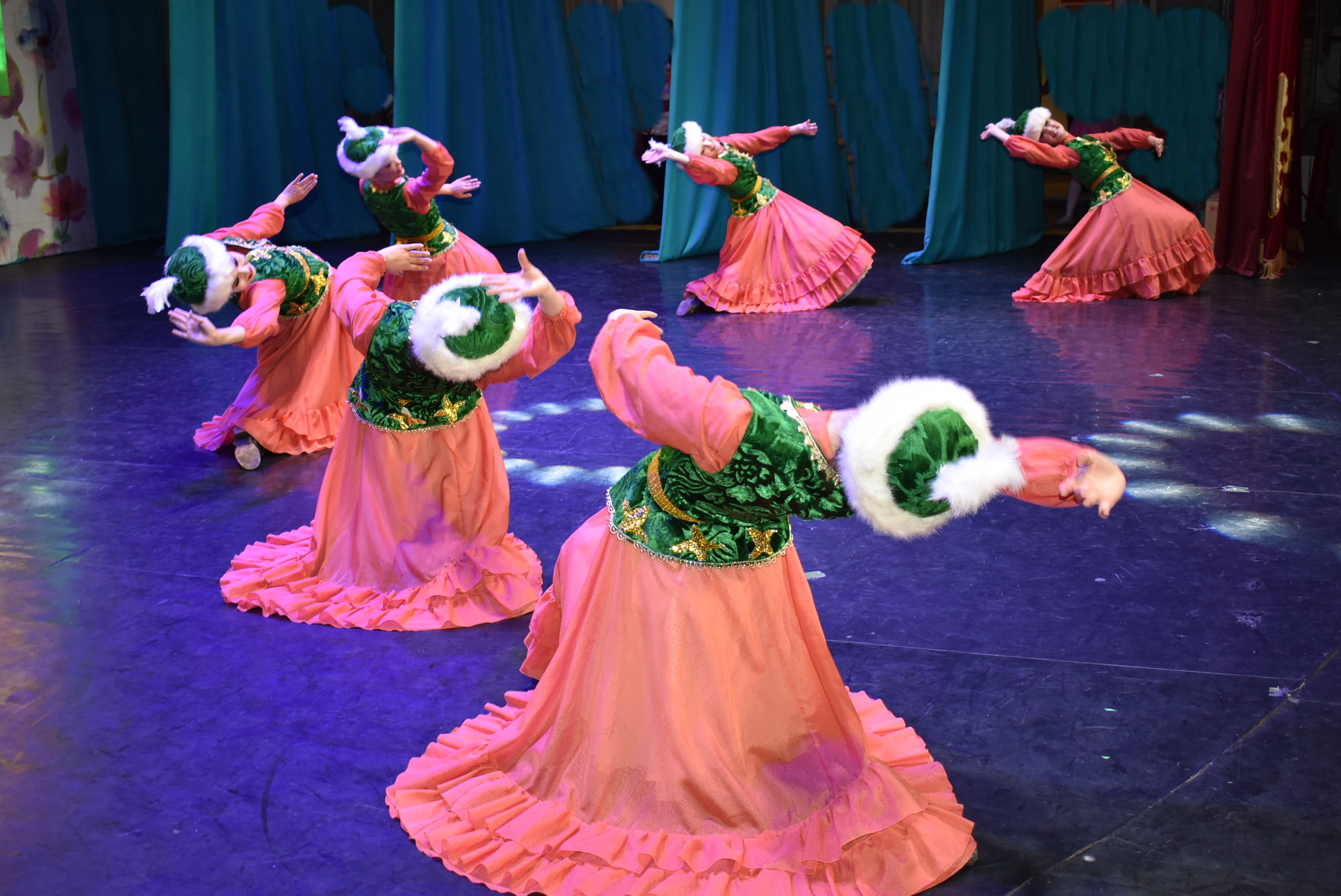 «التاير» حالىق بي ءانسامبلى 55 جىلدىق مەرەيتويىن اتاپ ءوتتى