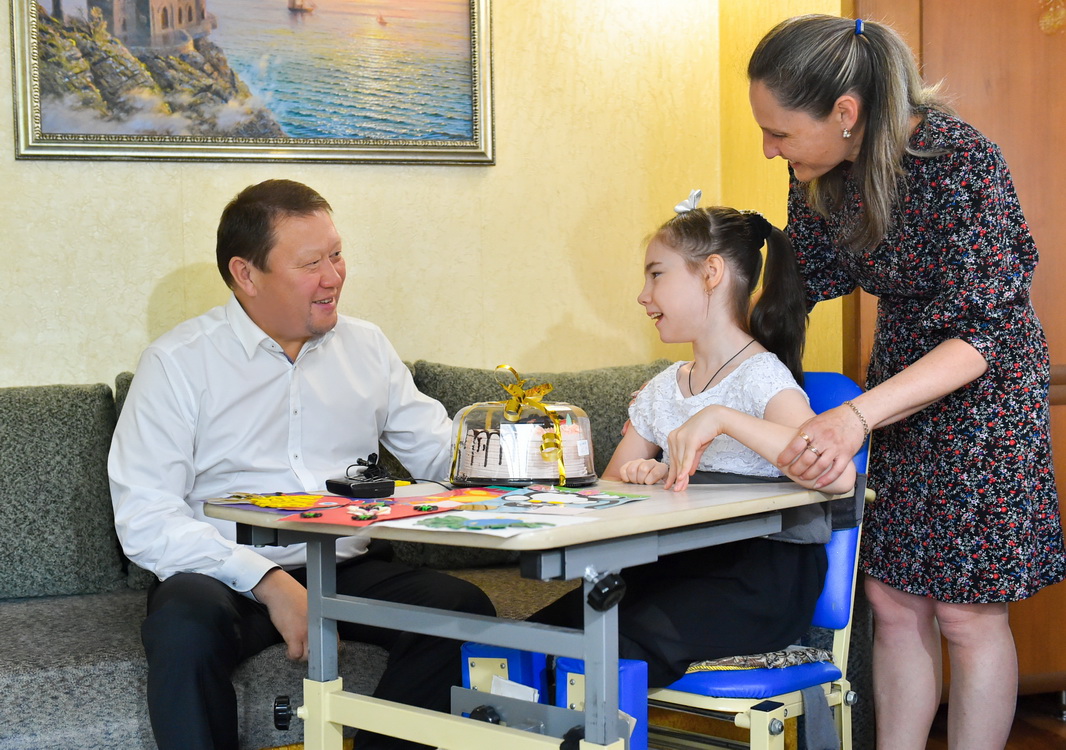 سولتۇستىك قازاقستان اكىمى مۇمكىندىگى شەكتەۋلى بالالارعا سىيلىق جاسادى