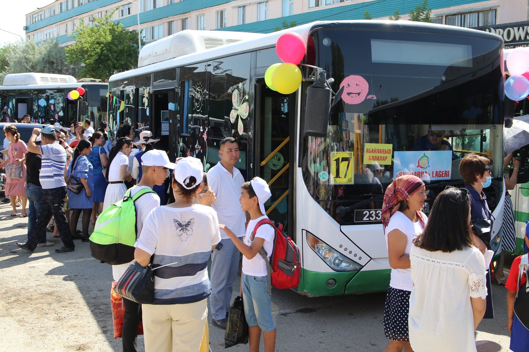 بالالار جازعى تىنىعۋ لاگەرلەرىندە دەمالادى